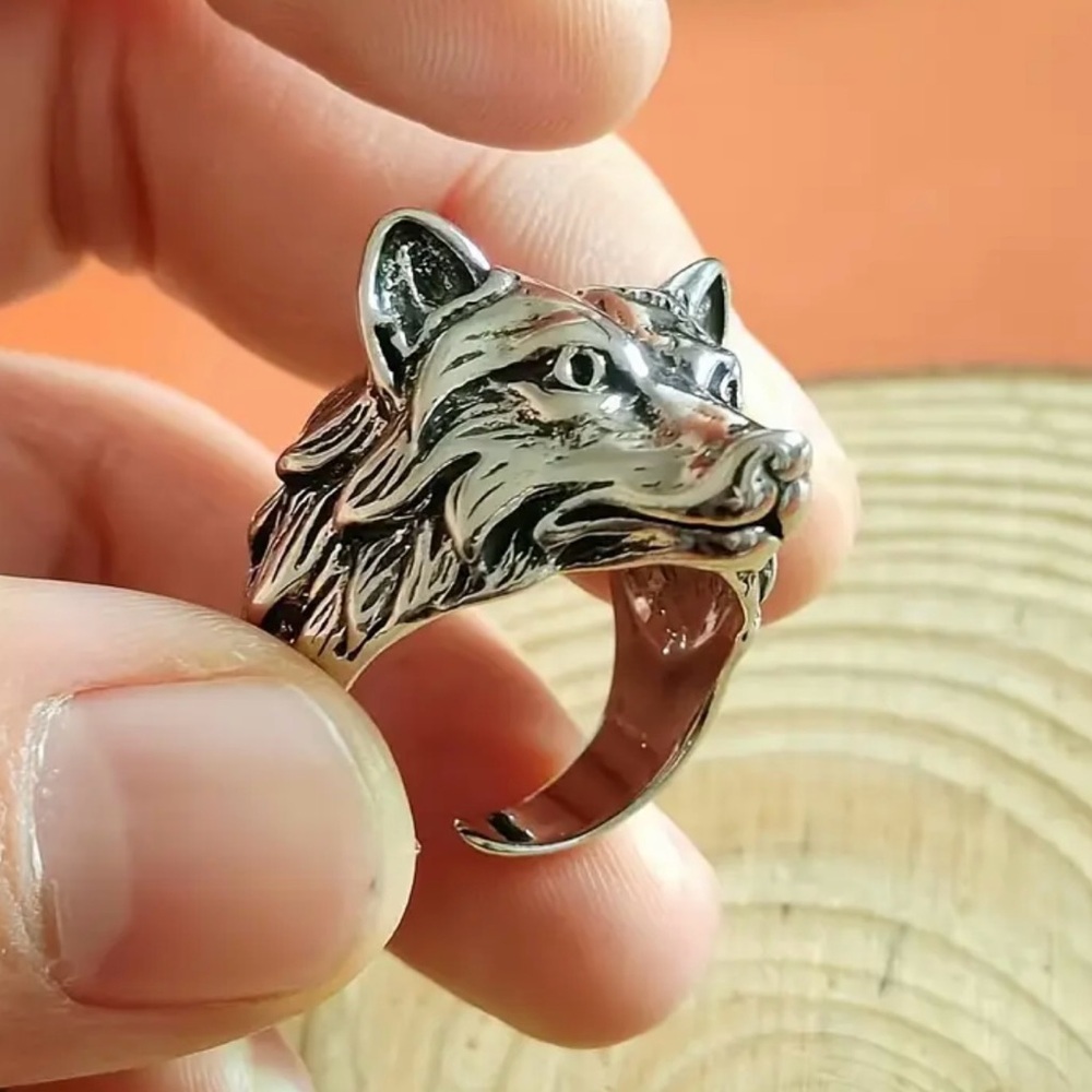 Men’s Stainless Steel Vintage Wolf Head Ring Adjustable Size 9-13 NWT